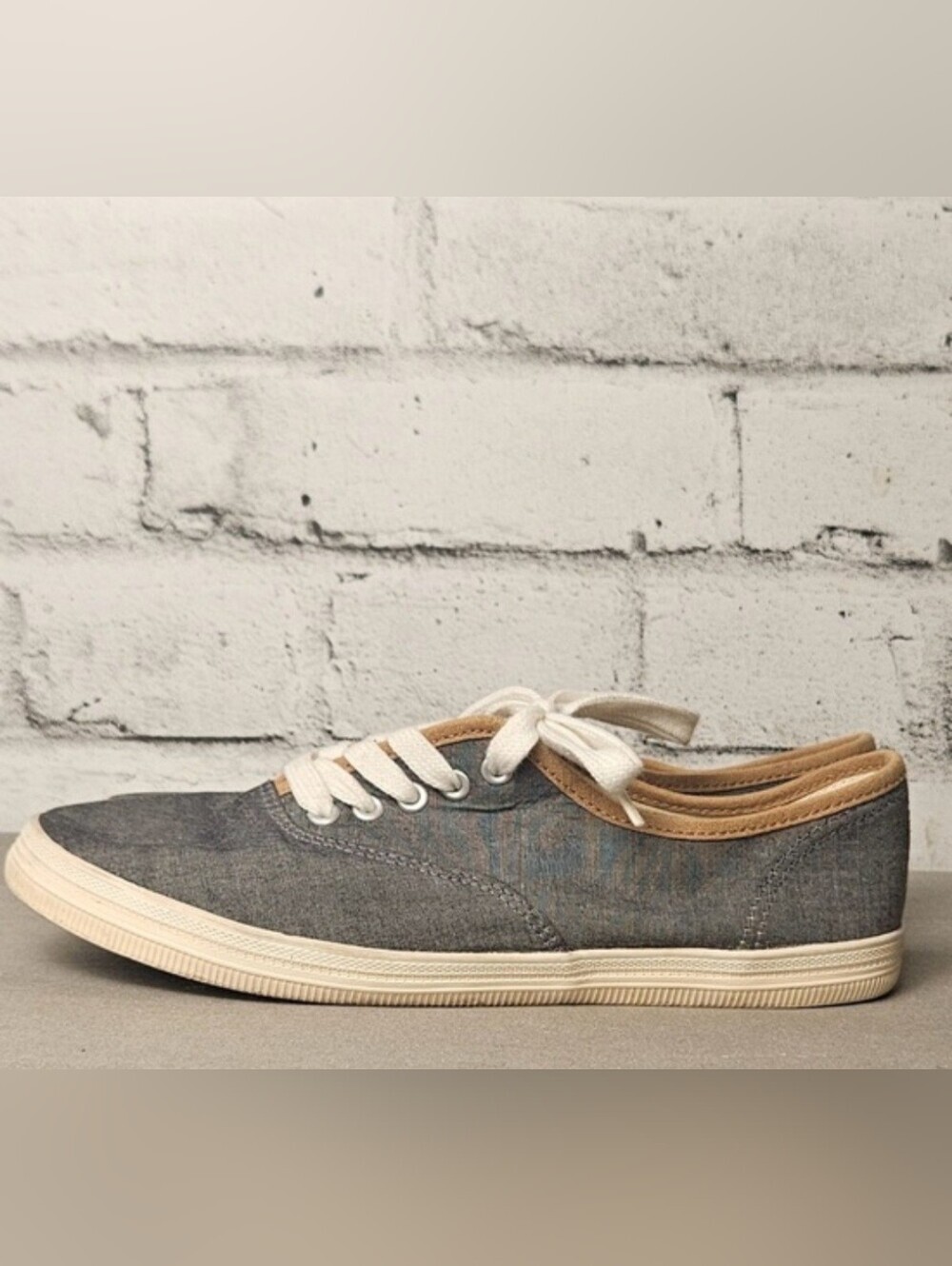 American Eagle Gray Canvas Lace Up Sneakers Women's Size 8 Casual Shoes - Picture 3 of 10